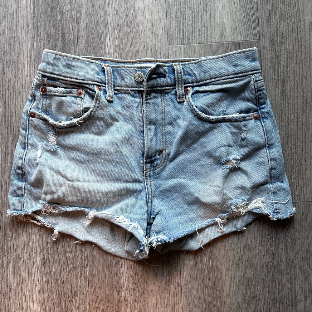 Abercrombie Mid Rise Mom Shorts Light Wash